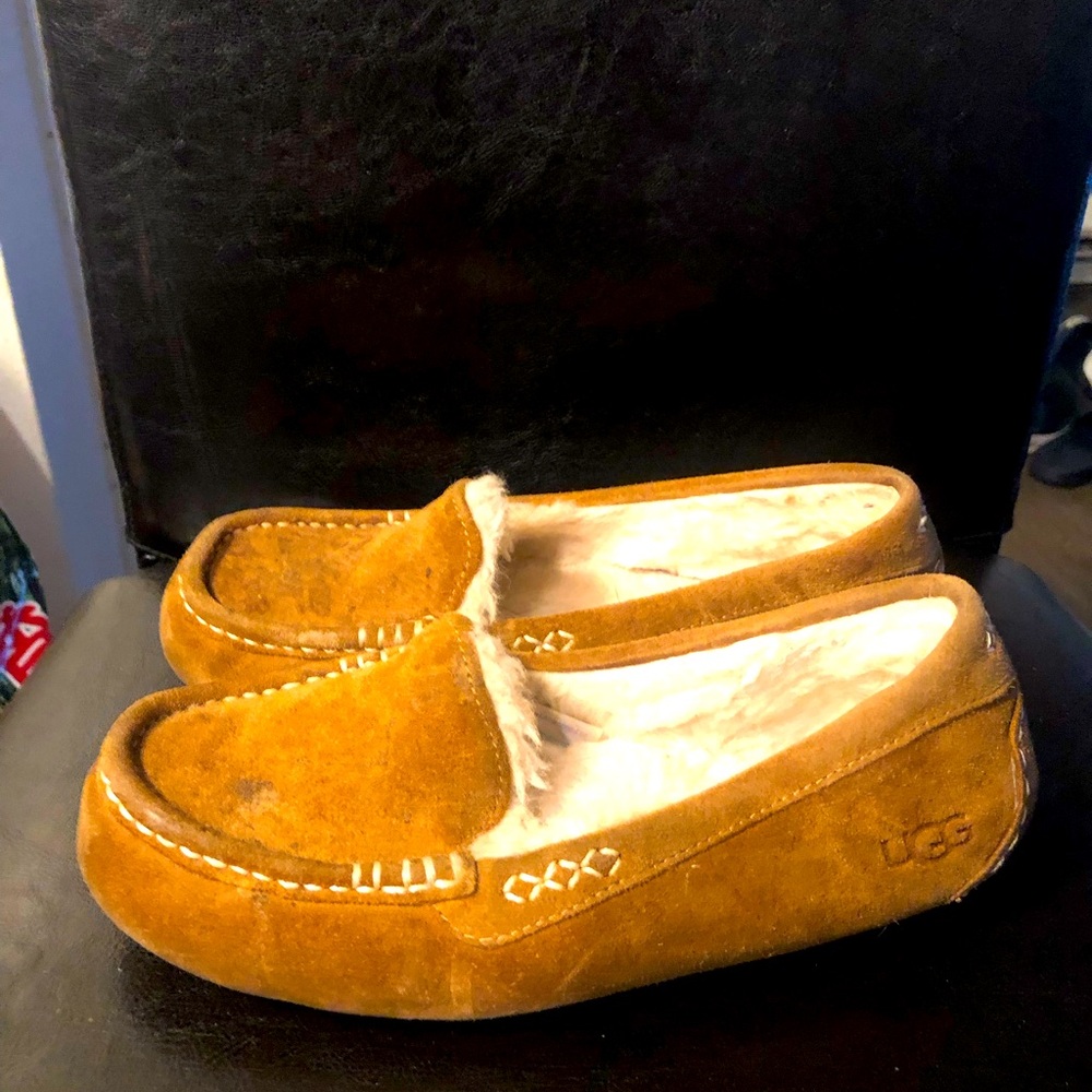 UGG Ansley Slipper 1106878 Women’s Chestnut Suede 100% Authentic Shoes Size 6